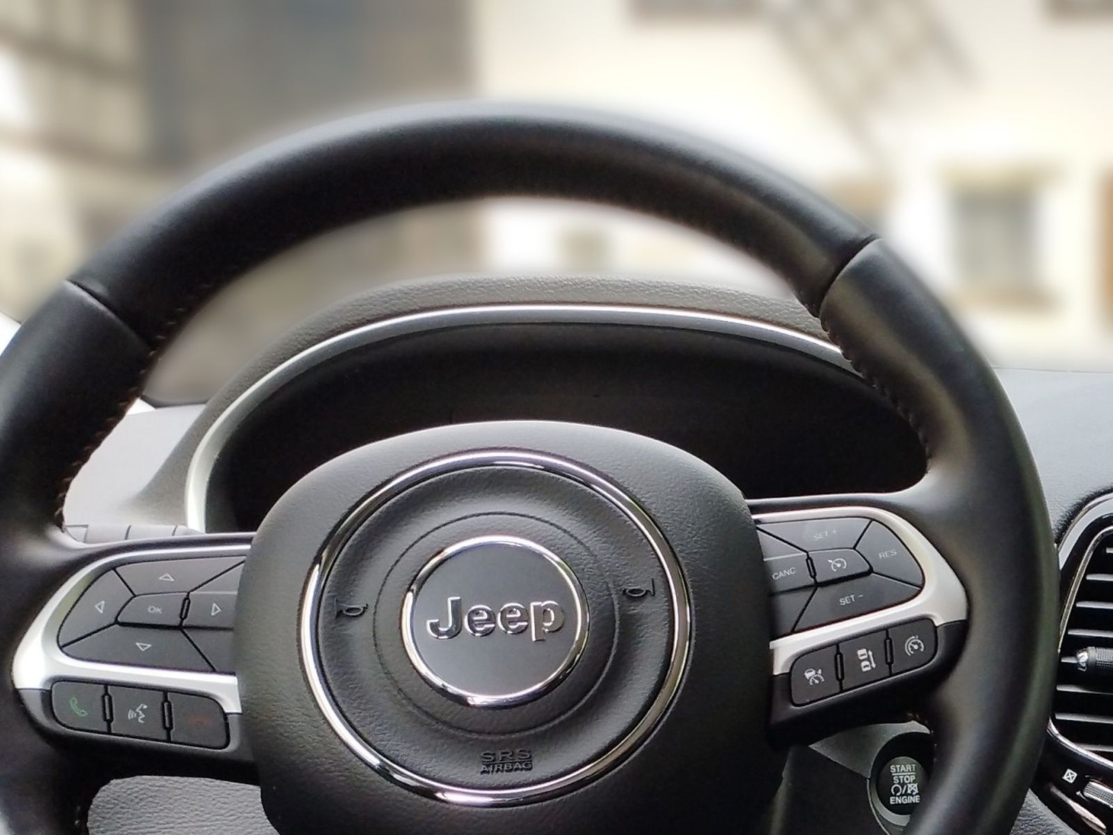 Fahrzeugabbildung Jeep Compass Allrad 1.4 Multiair Automatik VERFÜGBAR