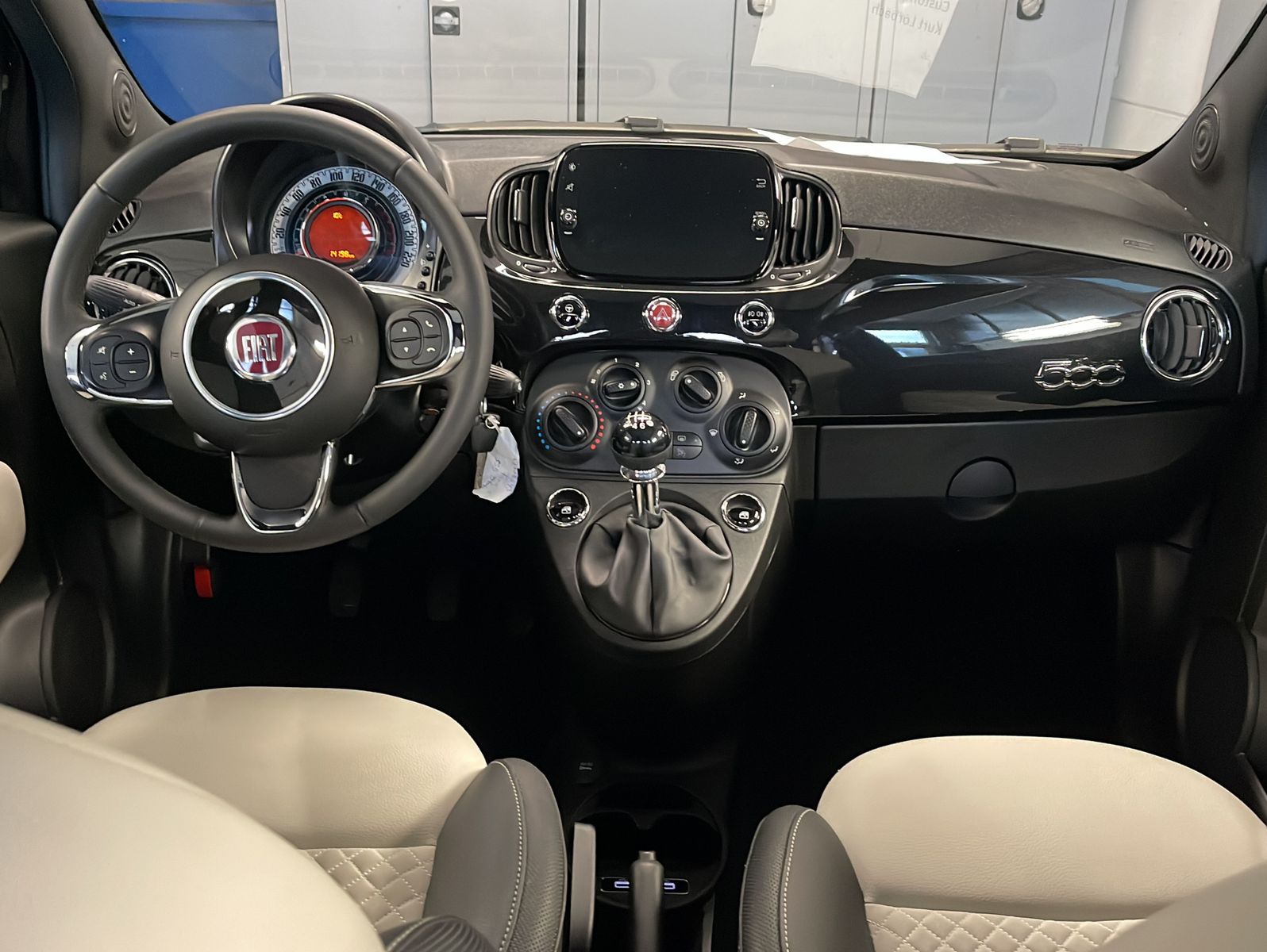 Fahrzeugabbildung Fiat 500 1.0 GSE Hybrid DOLCEVITA 51kW (70PS)