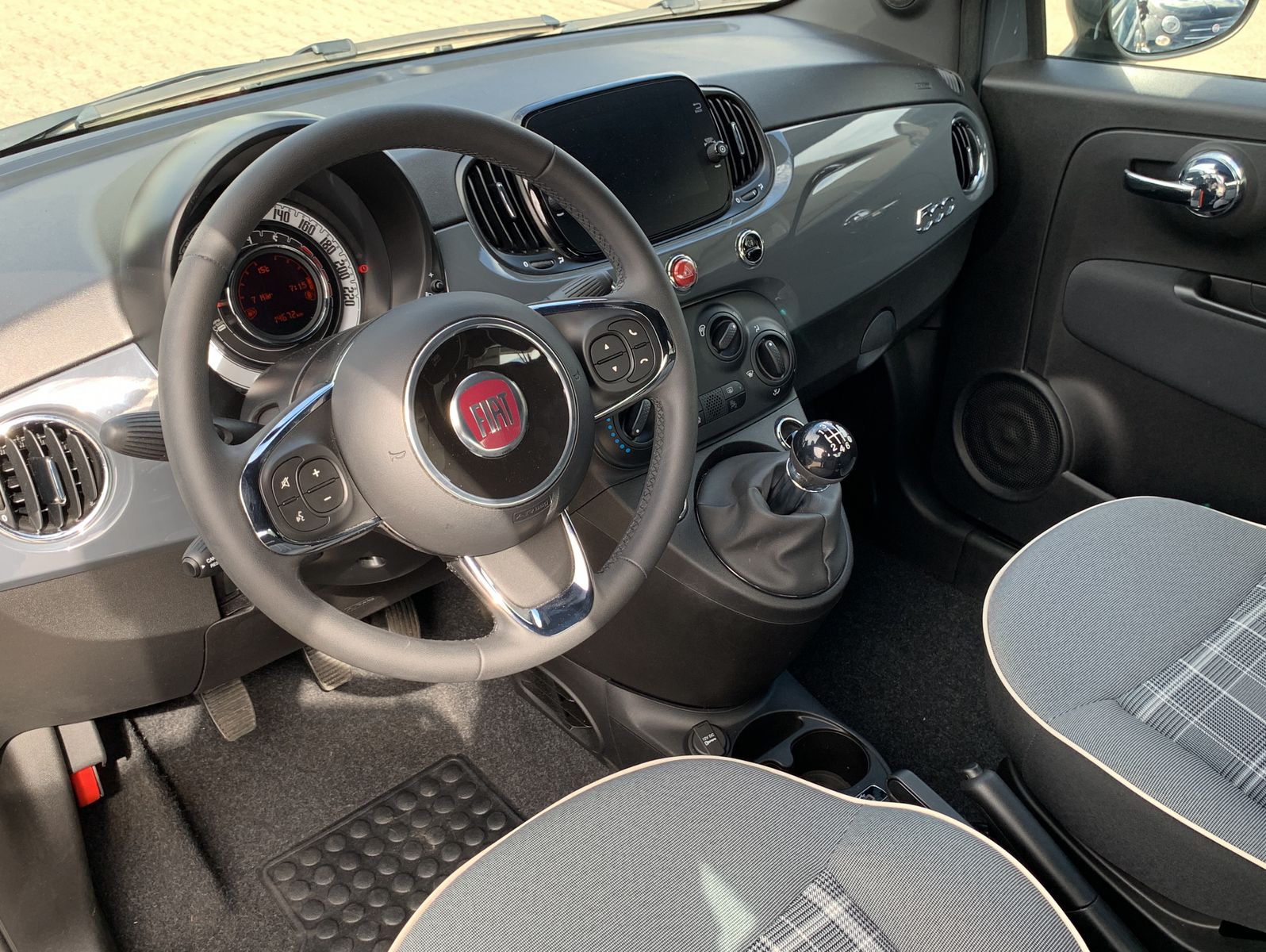 Fahrzeugabbildung Fiat 500 1.0 GSE N3 Hybrid LOUNGE