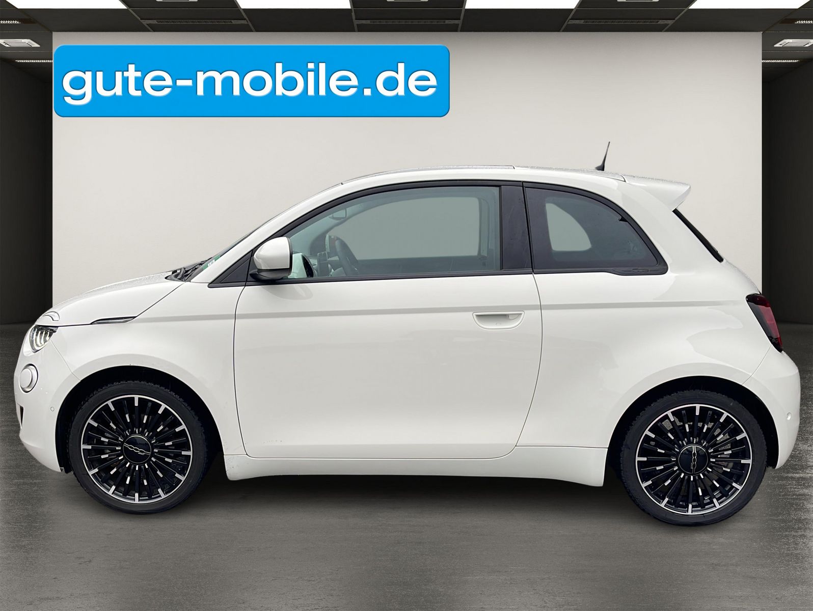 Fahrzeugabbildung Fiat 500e 42kWh| Icon| Panoramadach| PDC|TOTWINKEL