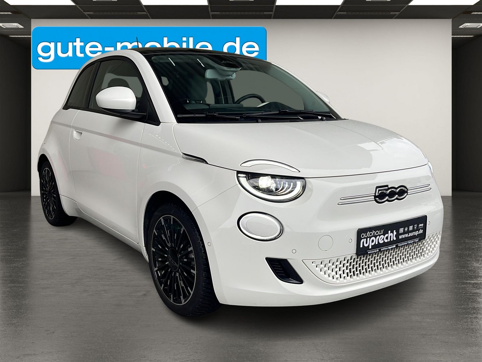 Fahrzeugabbildung Fiat 500e 42kWh| Icon| Panoramadach| PDC|TOTWINKEL