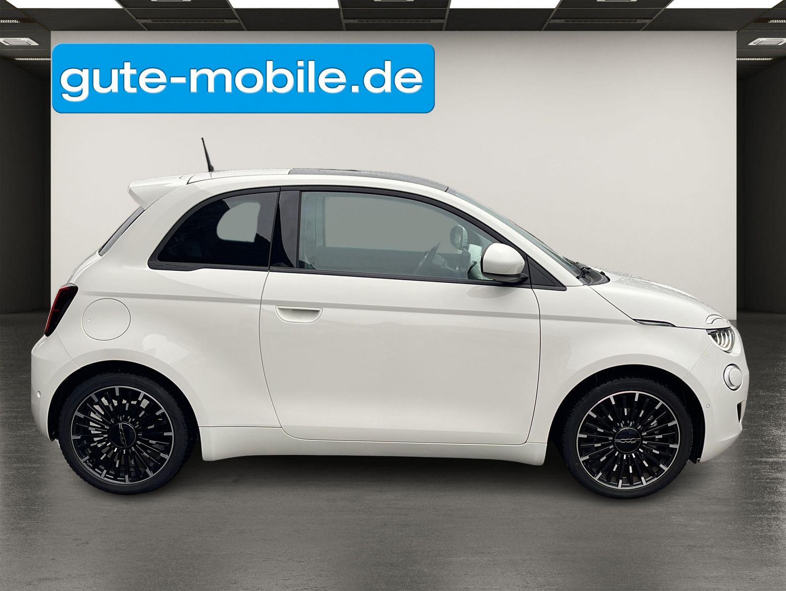 Fahrzeugabbildung Fiat 500e 42kWh| Icon| Panoramadach| PDC|TOTWINKEL