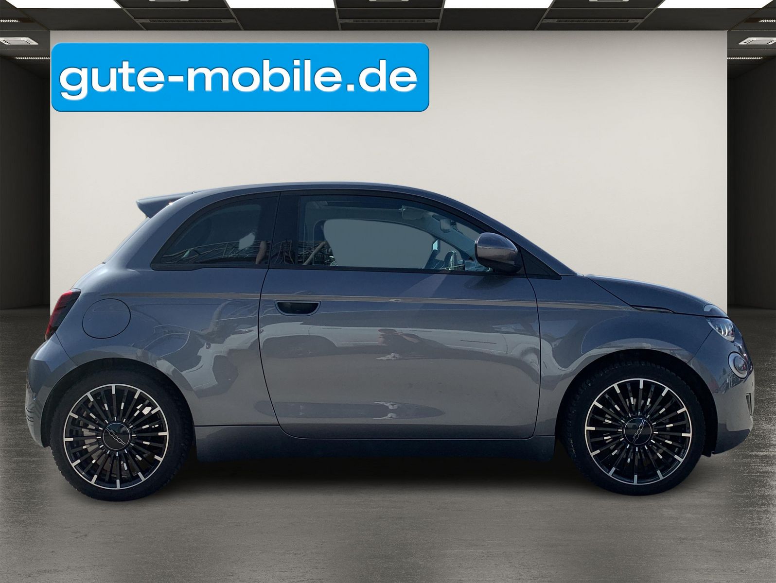 Fahrzeugabbildung Fiat 500e 42 kWh| Icon| LED | DAB| 17-Zoll |Panorama