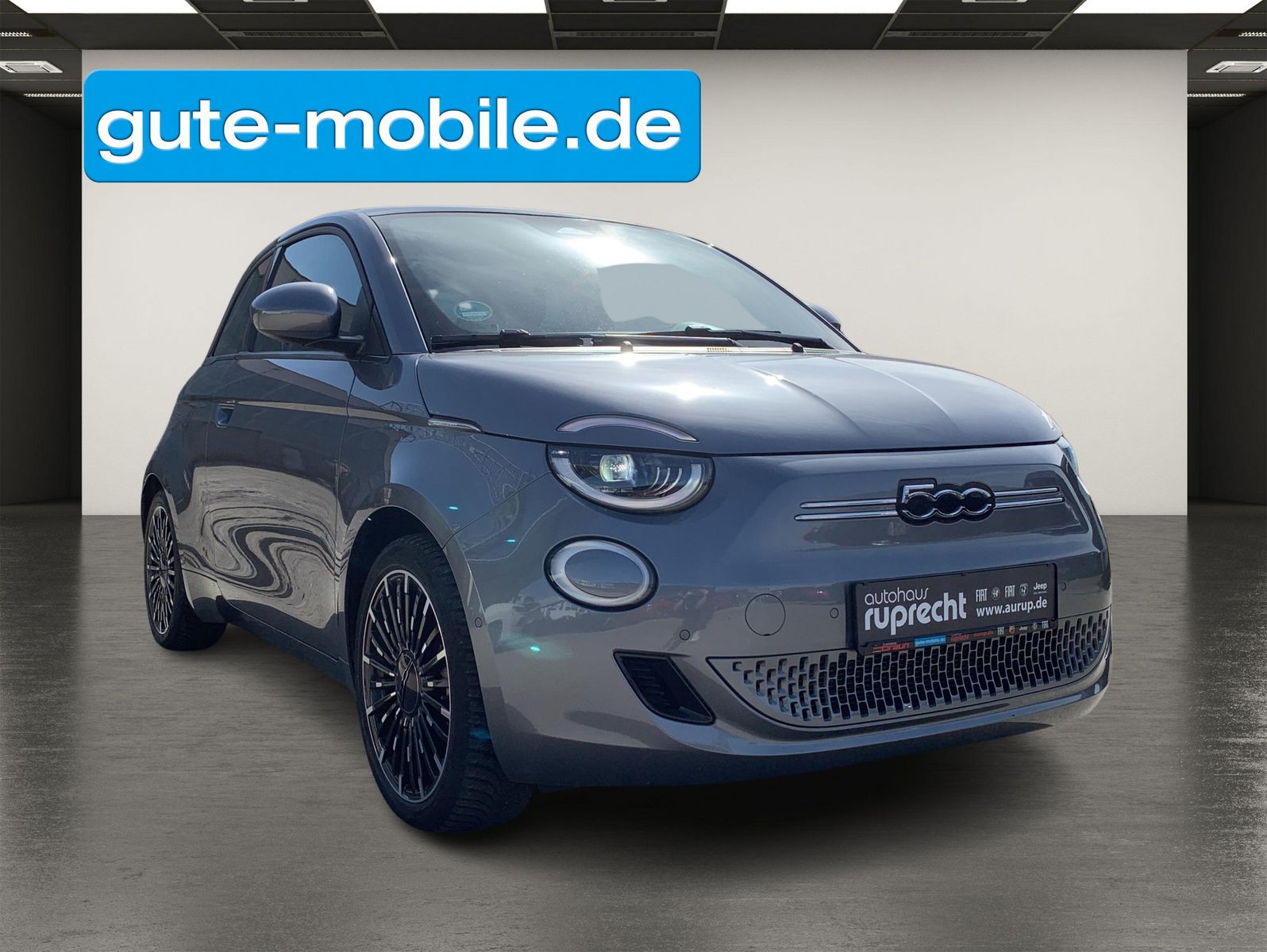 Fahrzeugabbildung Fiat 500e 42 kWh| Icon| LED | DAB| 17-Zoll |Panorama