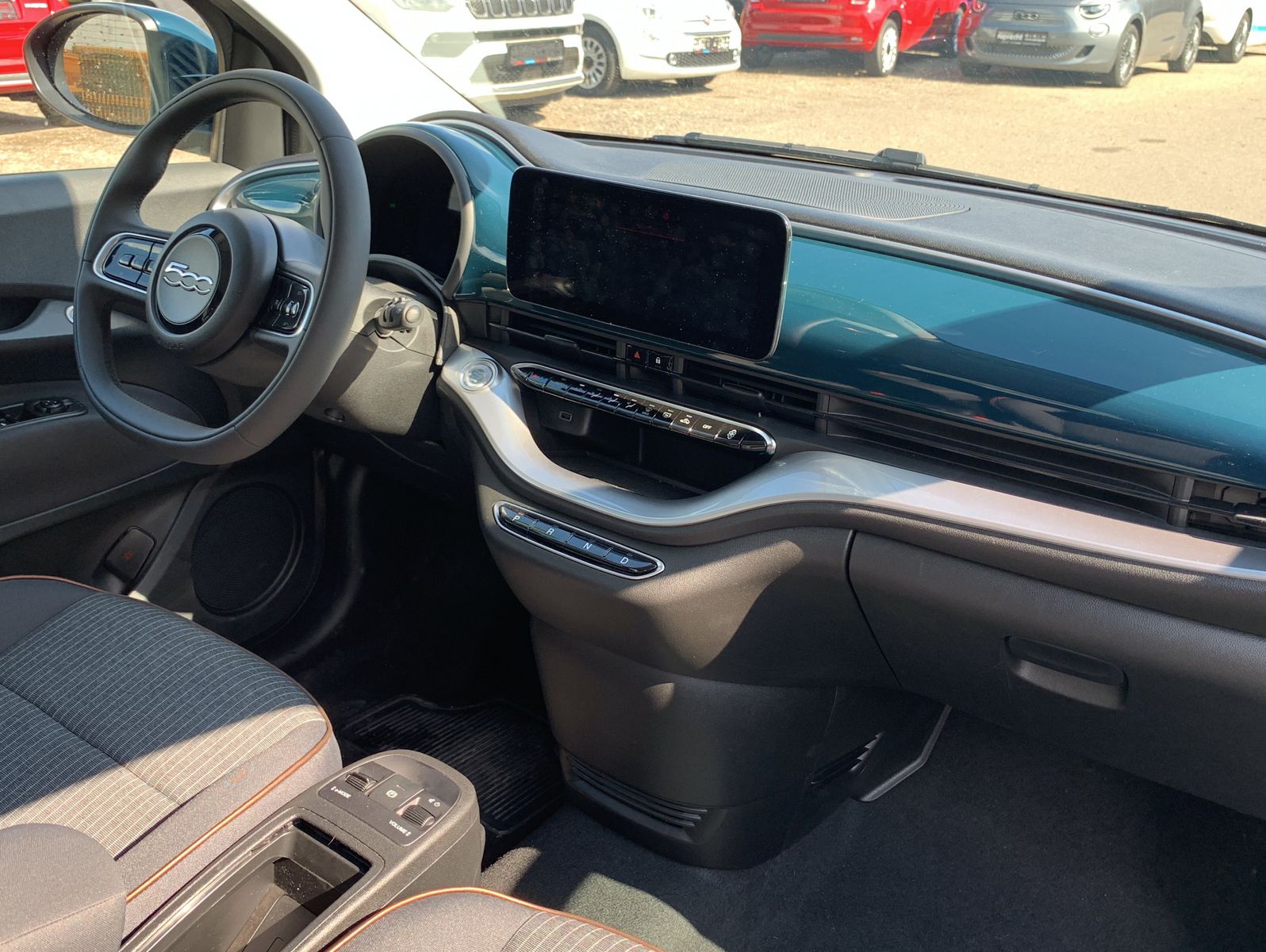 Fahrzeugabbildung Fiat 500e Icon 42kWh| CarPlay| LED| DAB| KAMERA