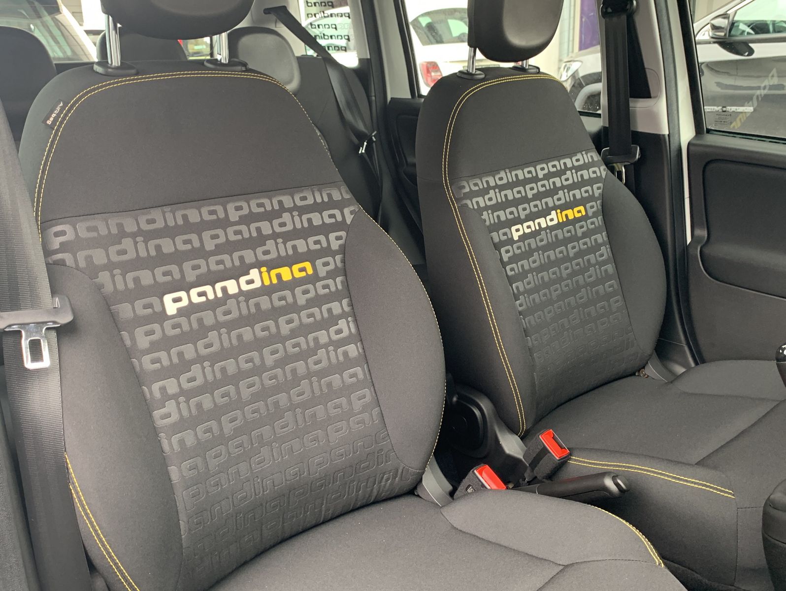 Fahrzeugabbildung Fiat Panda Pandina Hybrid 1.0 GSECity-Paket|PDC|KLIMA