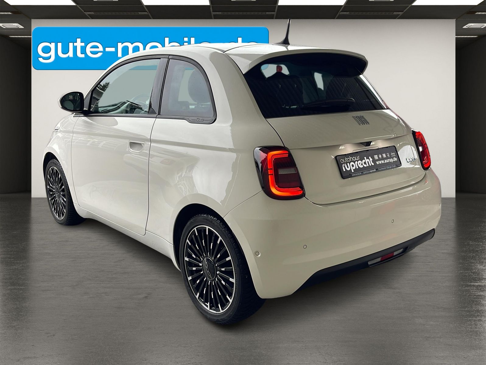 Fahrzeugabbildung Fiat 500e 42kWh| Icon| Panoramadach| PDC|TOTWINKEL