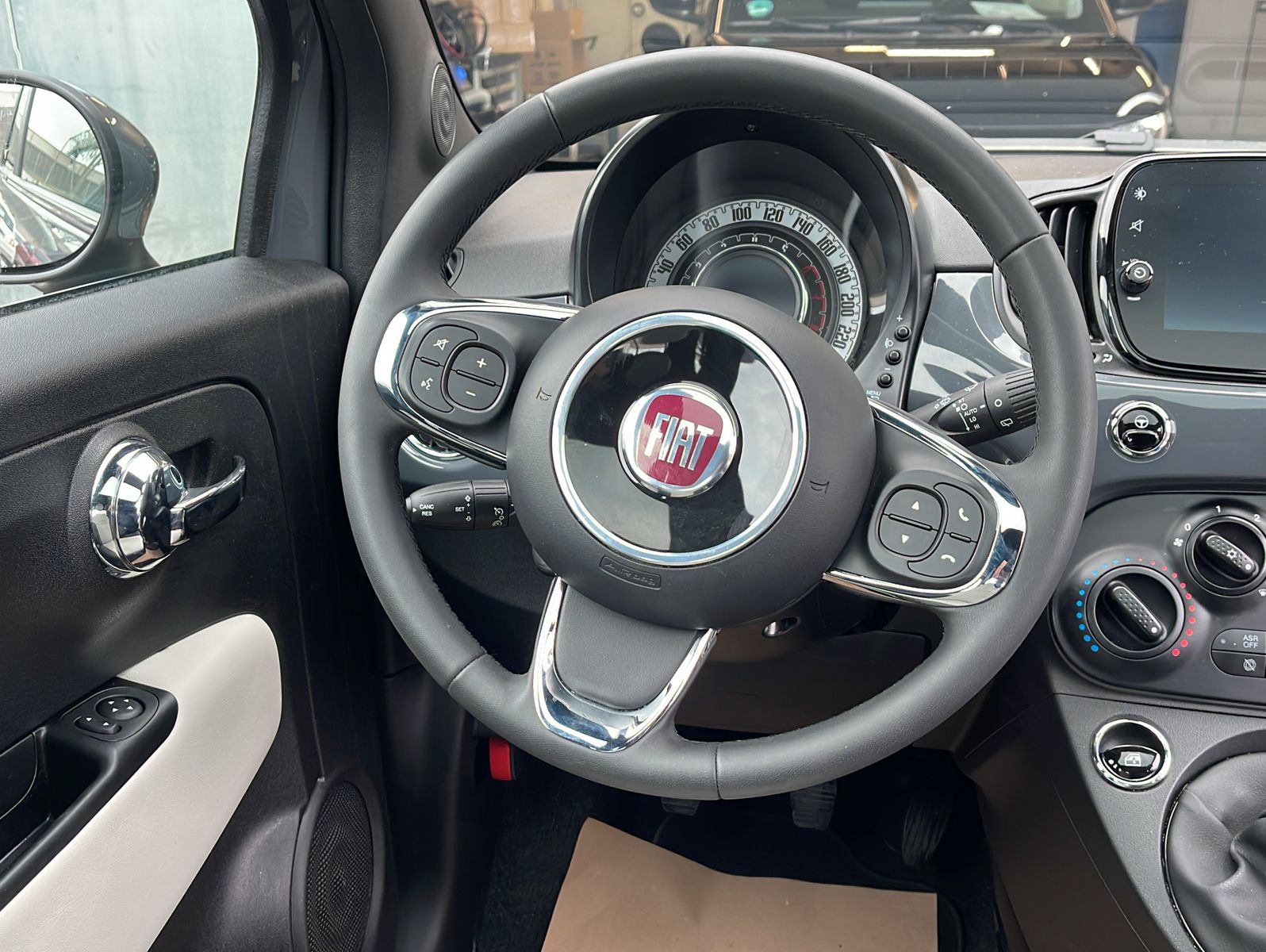 Fahrzeugabbildung Fiat 500 1.0 GSE Hybrid DOLCEVITA 51kW (70PS)