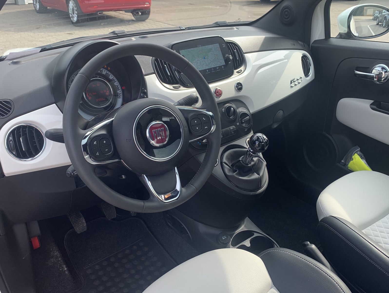 Fahrzeugabbildung Fiat 500 1.0 GSE Hybrid DOLCEVITA 51kW (70PS)