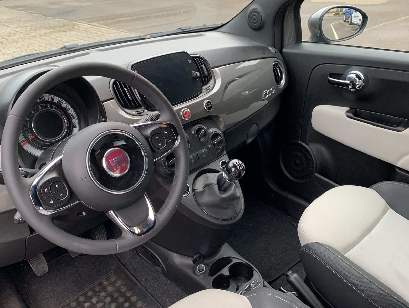 Fahrzeugabbildung Fiat 500C 1.0 GSE Hybrid Dolcevita*|UCONNECT|PDC*