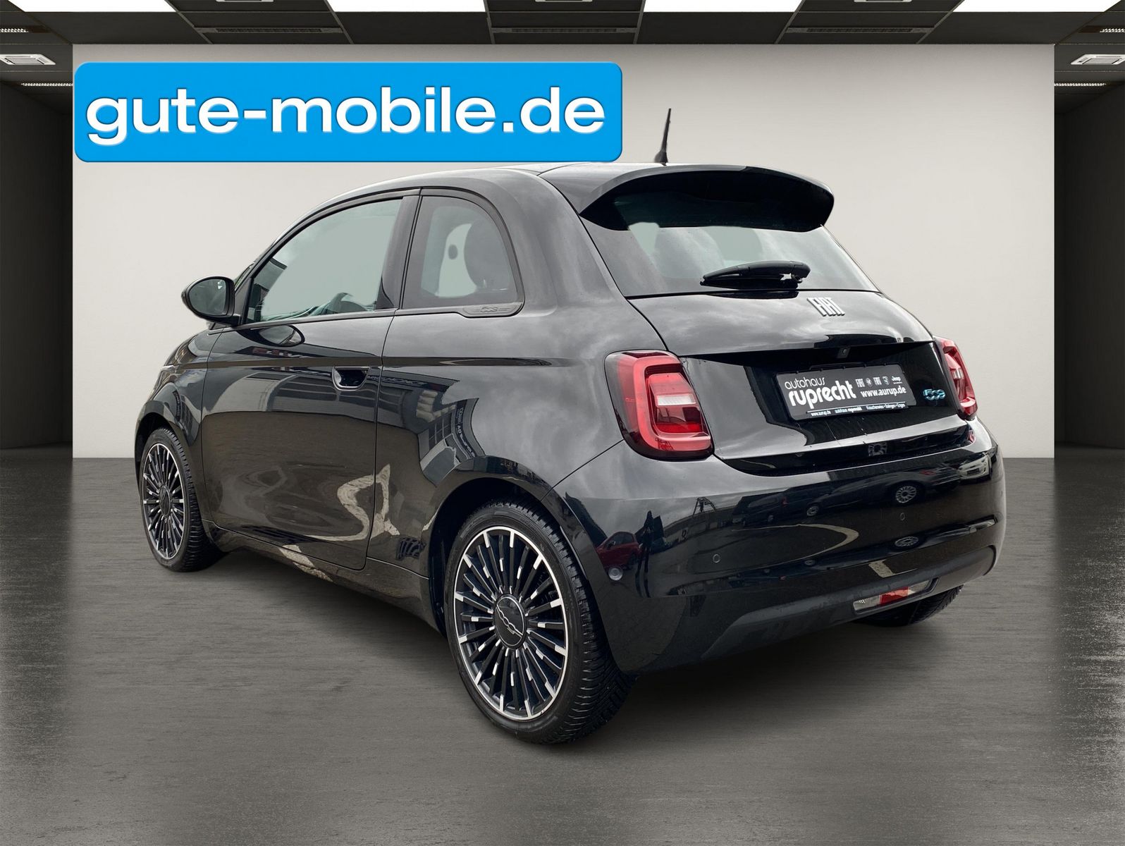 Fahrzeugabbildung Fiat 500e 42 kWh| Icon| LED | DAB| 17-Zoll |Panorama