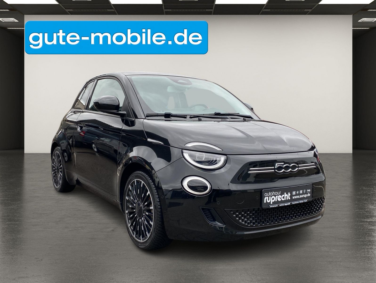 Fahrzeugabbildung Fiat 500e 42 kWh| Icon| LED | DAB| 17-Zoll |Panorama