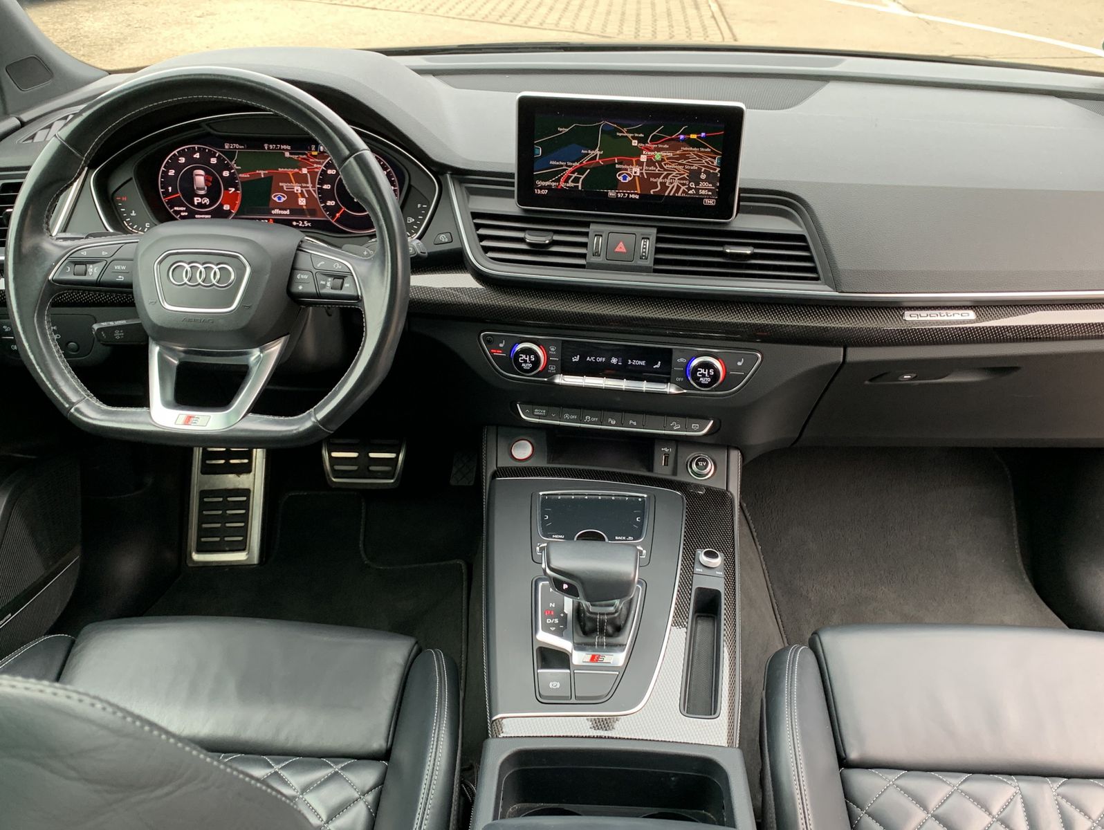 Fahrzeugabbildung Audi SQ5 3.0 TSI 3x S-Line|PANO|RKAMERA|LUFT|B&O|21"